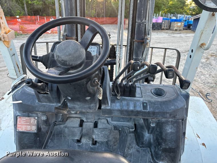 image for item DU0456 2017 UniCarriers PF80YLP forklift