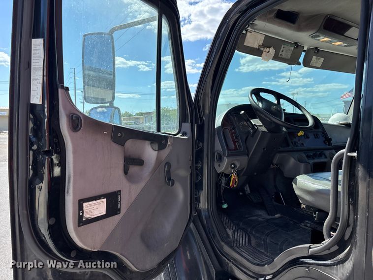 image for item DU0475 2012 Freightliner Business Class M2 box truck