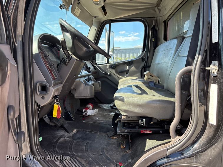 image for item DU0475 2012 Freightliner Business Class M2 box truck