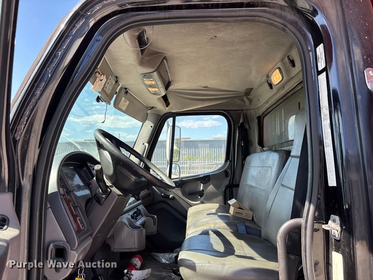 image for item DU0475 2012 Freightliner Business Class M2 box truck