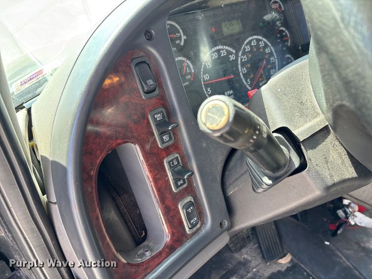 image for item DU0475 2012 Freightliner Business Class M2 box truck