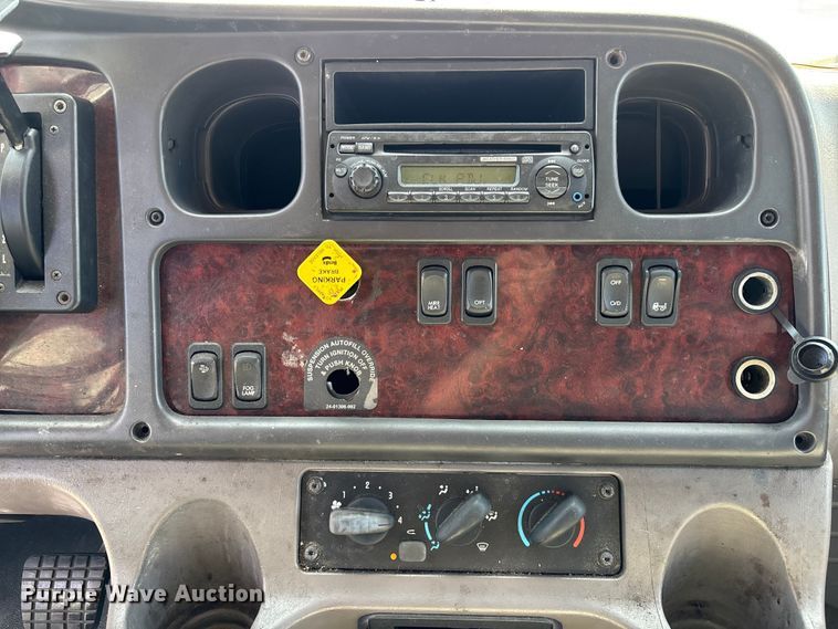 image for item DU0475 2012 Freightliner Business Class M2 box truck