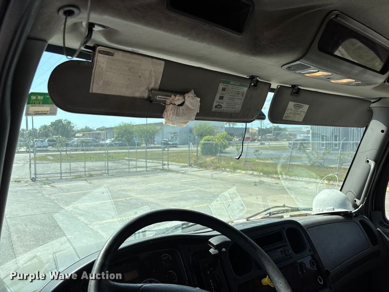 image for item DU0475 2012 Freightliner Business Class M2 box truck