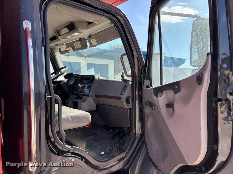 image for item DU0475 2012 Freightliner Business Class M2 box truck