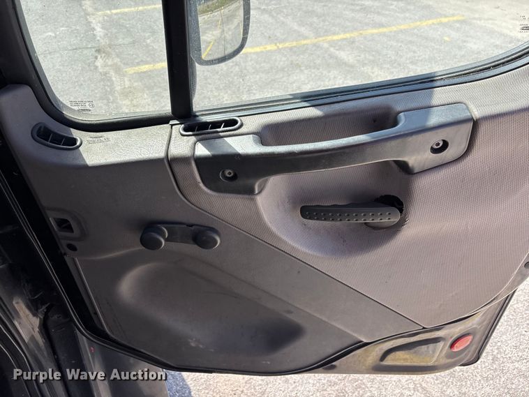image for item DU0475 2012 Freightliner Business Class M2 box truck