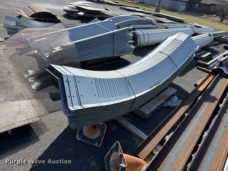 image for item DZ5368 Quonset building