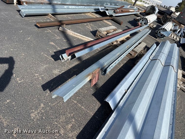 image for item DZ5368 Quonset building