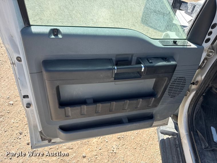 image for item DZ5382 2016 Ford F250 Super Duty Ext. Cab pickup truck