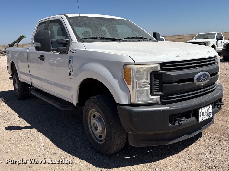 image for item DZ5387 2017 Ford F250 Super Duty Ext. Cab pickup truck