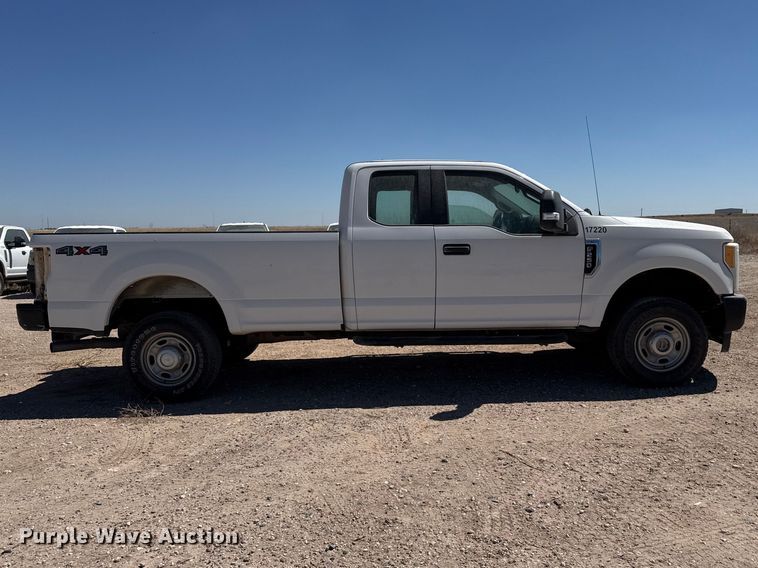 image for item DZ5387 2017 Ford F250 Super Duty Ext. Cab pickup truck