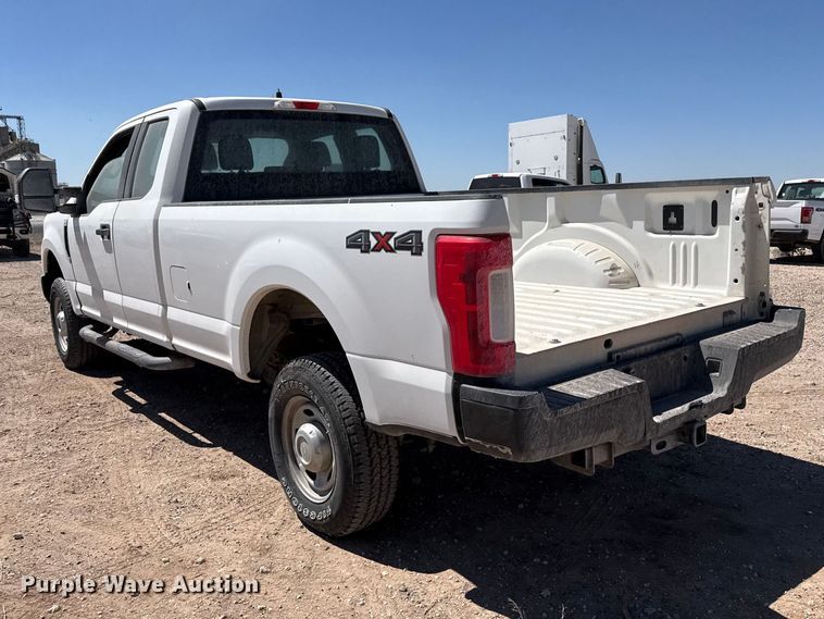 image for item DZ5387 2017 Ford F250 Super Duty Ext. Cab pickup truck