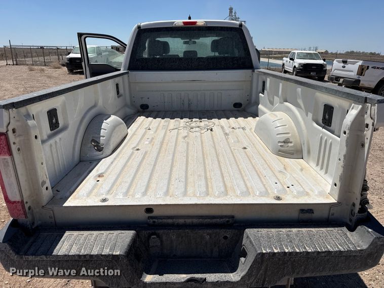 image for item DZ5387 2017 Ford F250 Super Duty Ext. Cab pickup truck