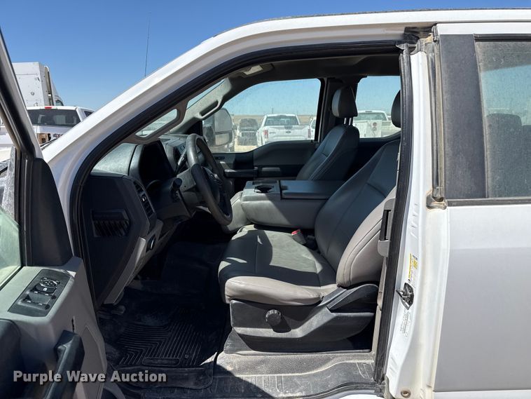 image for item DZ5387 2017 Ford F250 Super Duty Ext. Cab pickup truck