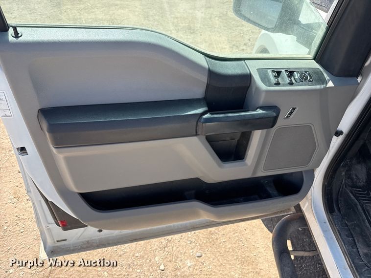 image for item DZ5387 2017 Ford F250 Super Duty Ext. Cab pickup truck