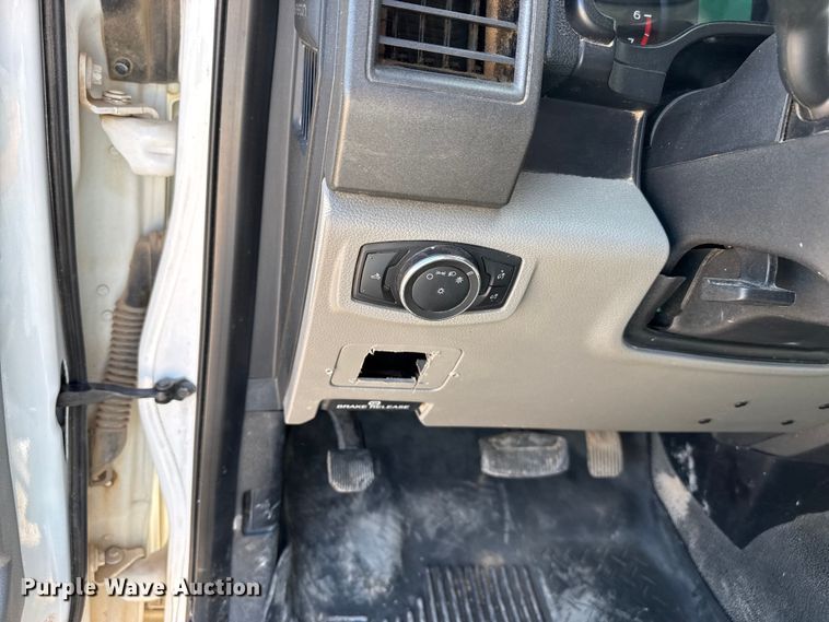 image for item DZ5387 2017 Ford F250 Super Duty Ext. Cab pickup truck