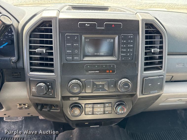 image for item DZ5387 2017 Ford F250 Super Duty Ext. Cab pickup truck