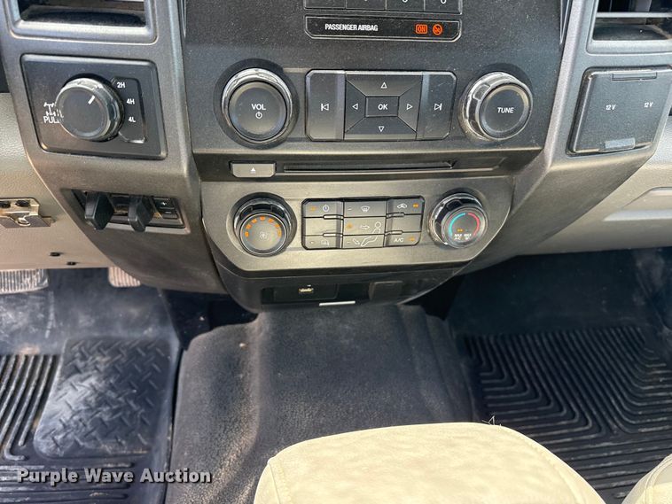 image for item DZ5387 2017 Ford F250 Super Duty Ext. Cab pickup truck