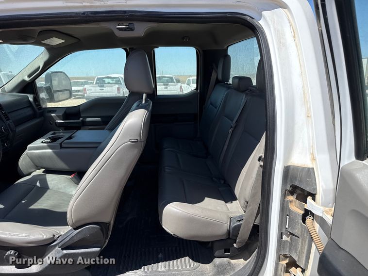 image for item DZ5387 2017 Ford F250 Super Duty Ext. Cab pickup truck