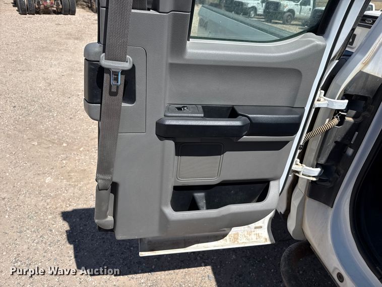 image for item DZ5387 2017 Ford F250 Super Duty Ext. Cab pickup truck