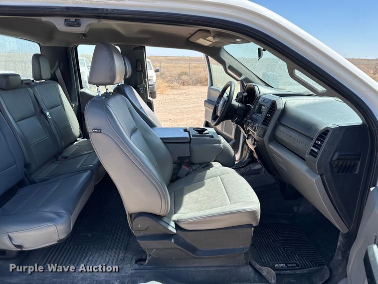 image for item DZ5387 2017 Ford F250 Super Duty Ext. Cab pickup truck