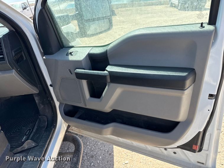 image for item DZ5387 2017 Ford F250 Super Duty Ext. Cab pickup truck