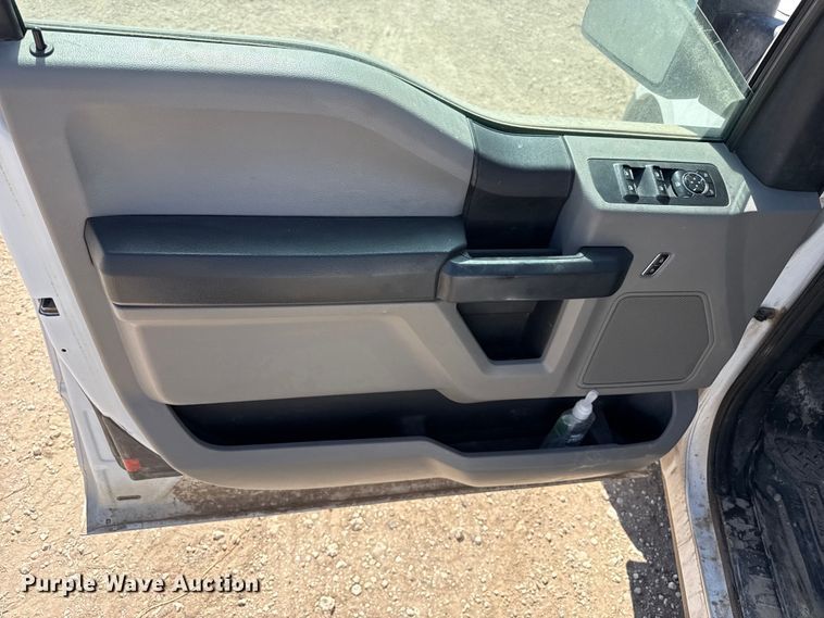 image for item DZ5388 2016 Ford F150 Ext. Cab pickup truck