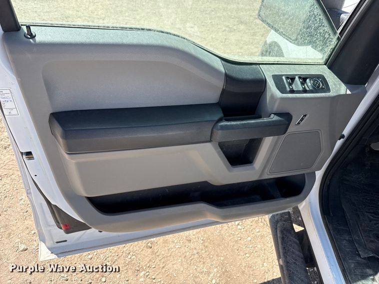 image for item DZ5389 2016 Ford F150 Ext. Cab pickup truck