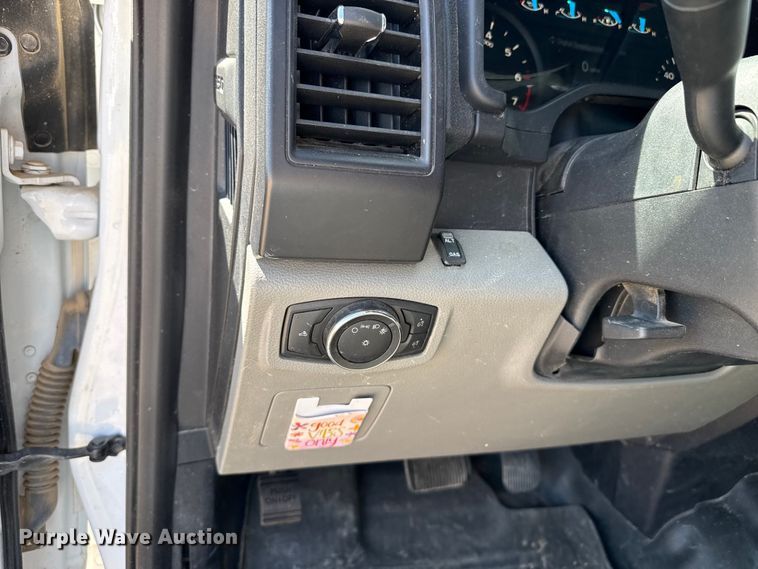 image for item DZ5389 2016 Ford F150 Ext. Cab pickup truck