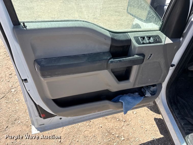 image for item DZ5390 2016 Ford F150 Ext. Cab pickup truck