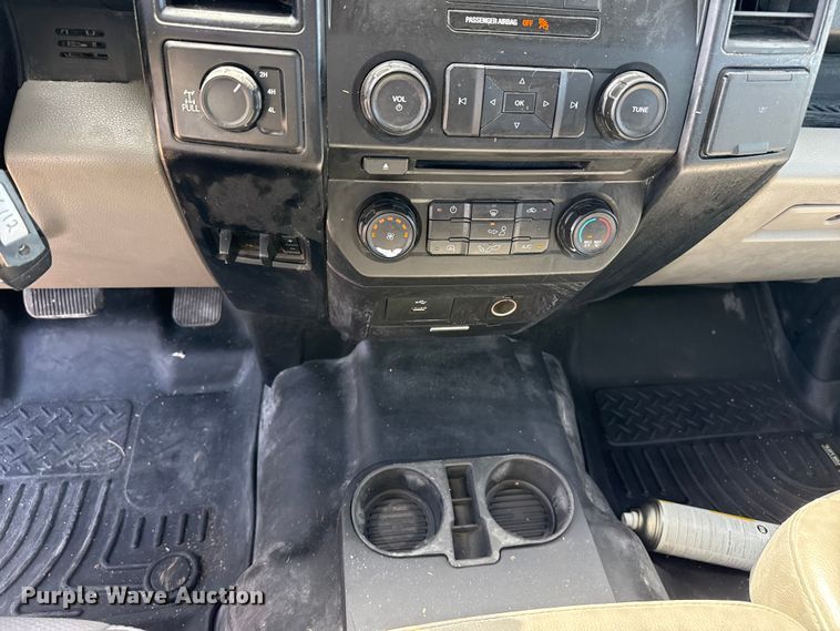 image for item DZ5390 2016 Ford F150 Ext. Cab pickup truck