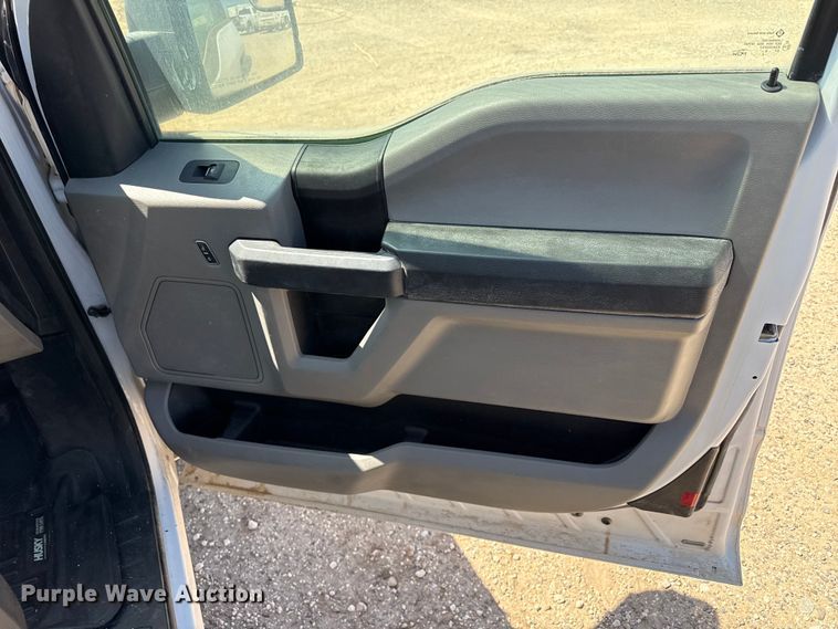 image for item DZ5390 2016 Ford F150 Ext. Cab pickup truck