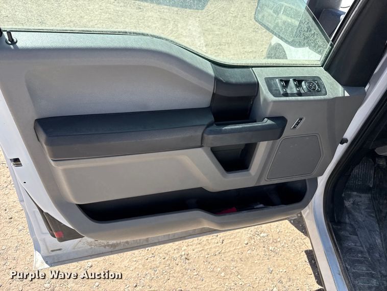 image for item DZ5391 2016 Ford F150 Ext. Cab pickup truck