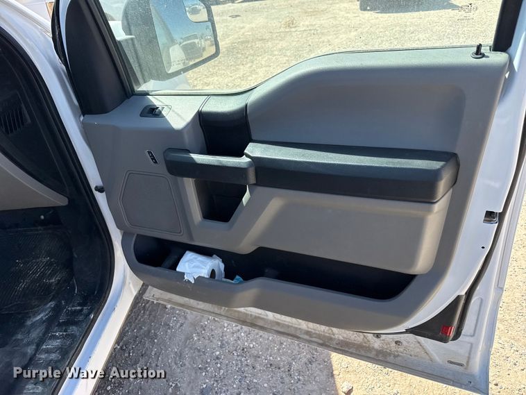 image for item DZ5391 2016 Ford F150 Ext. Cab pickup truck