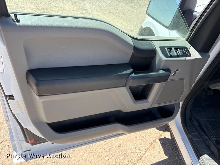 image for item DZ5394 2016 Ford F150 Ext. Cab pickup truck