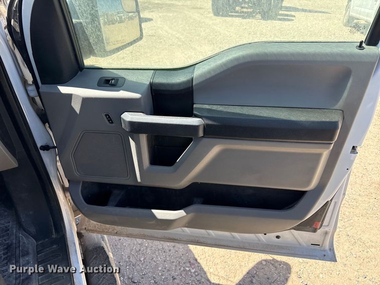 image for item DZ5395 2016 Ford F150 Ext. Cab pickup truck