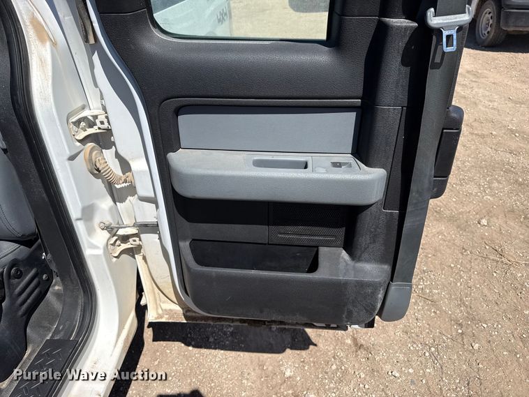 image for item DZ5398 2014 Ford F150 Ext. Cab pickup truck