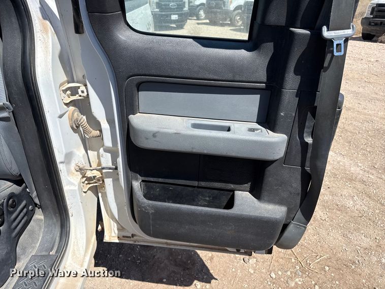 image for item DZ5399 2014 Ford F150 Ext. Cab pickup truck