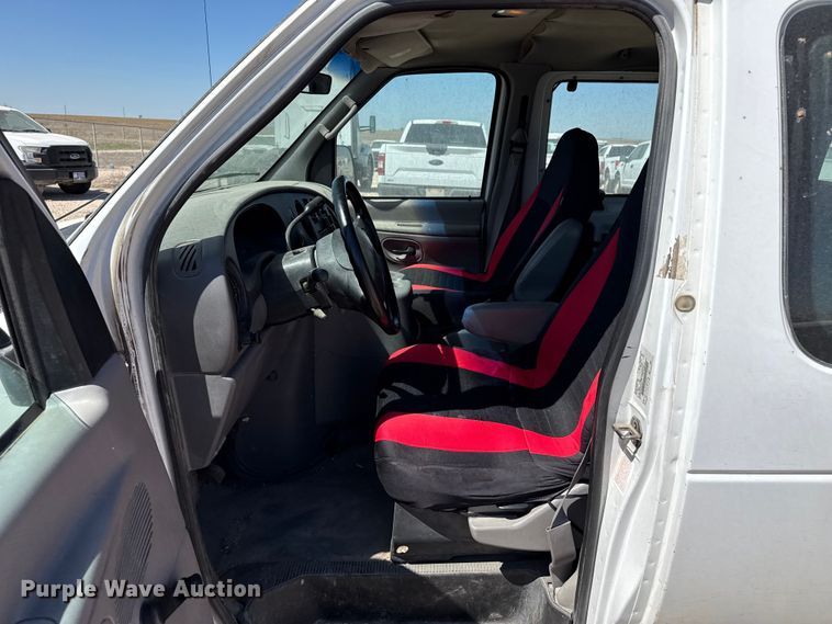 image for item DZ5401 2001 Ford E350 van