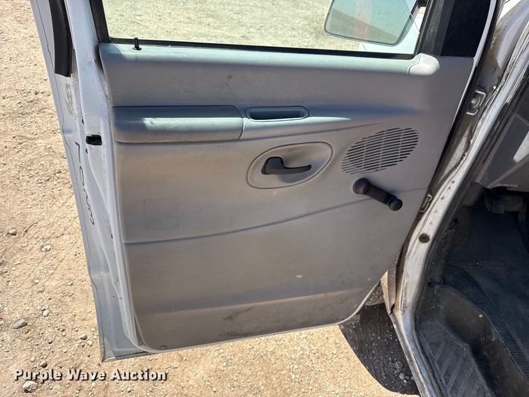 image for item DZ5401 2001 Ford E350 van