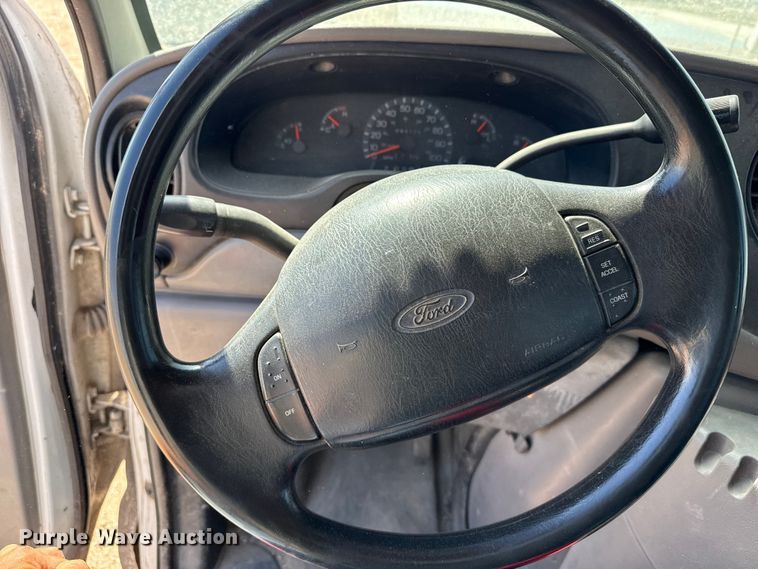 image for item DZ5401 2001 Ford E350 van