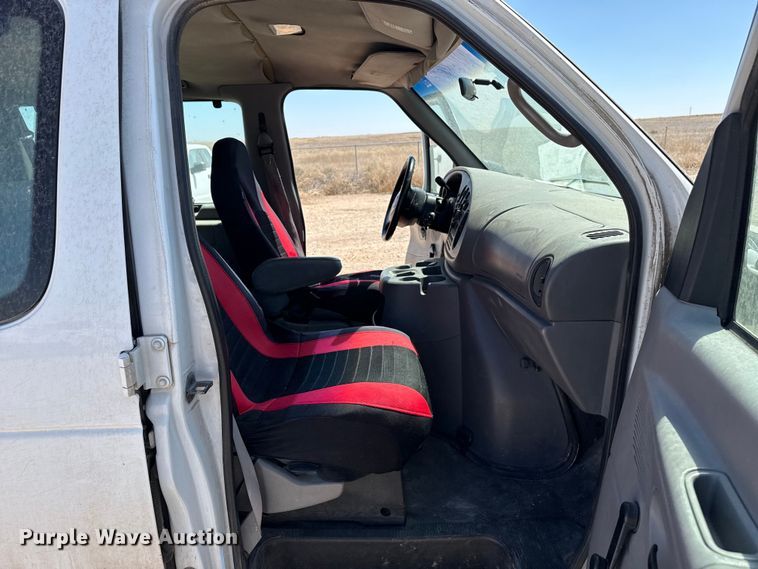 image for item DZ5401 2001 Ford E350 van