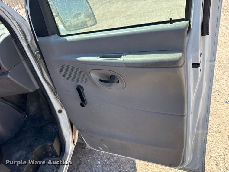 image for item DZ5401 2001 Ford E350 van