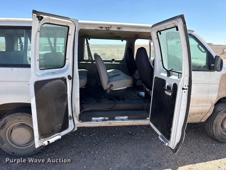image for item DZ5401 2001 Ford E350 van