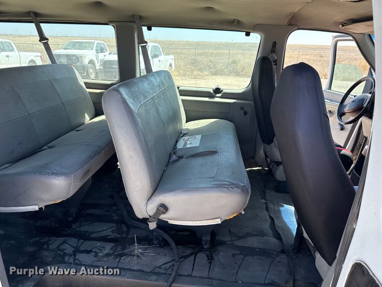 image for item DZ5401 2001 Ford E350 van