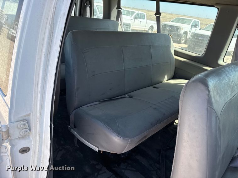image for item DZ5401 2001 Ford E350 van