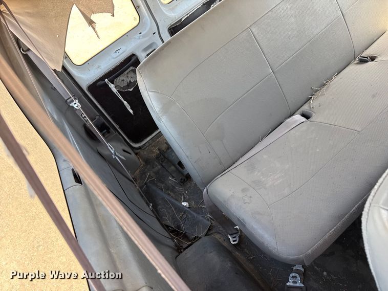 image for item DZ5401 2001 Ford E350 van