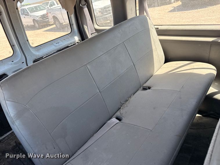 image for item DZ5401 2001 Ford E350 van