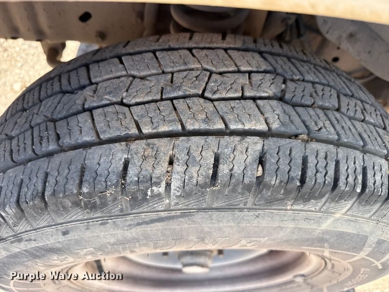 image for item DZ5401 2001 Ford E350 van