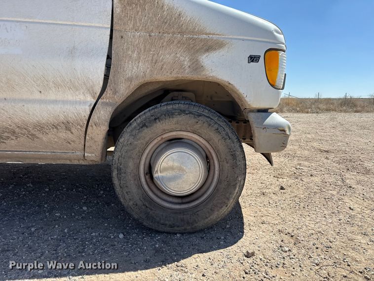 image for item DZ5401 2001 Ford E350 van