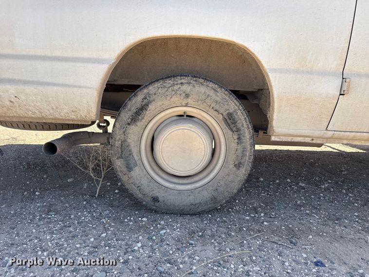image for item DZ5401 2001 Ford E350 van